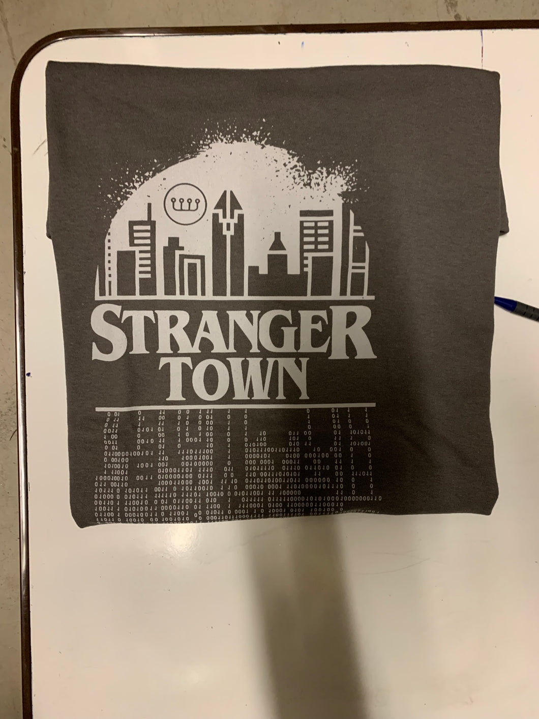 T-Shirt noir Stranger Town